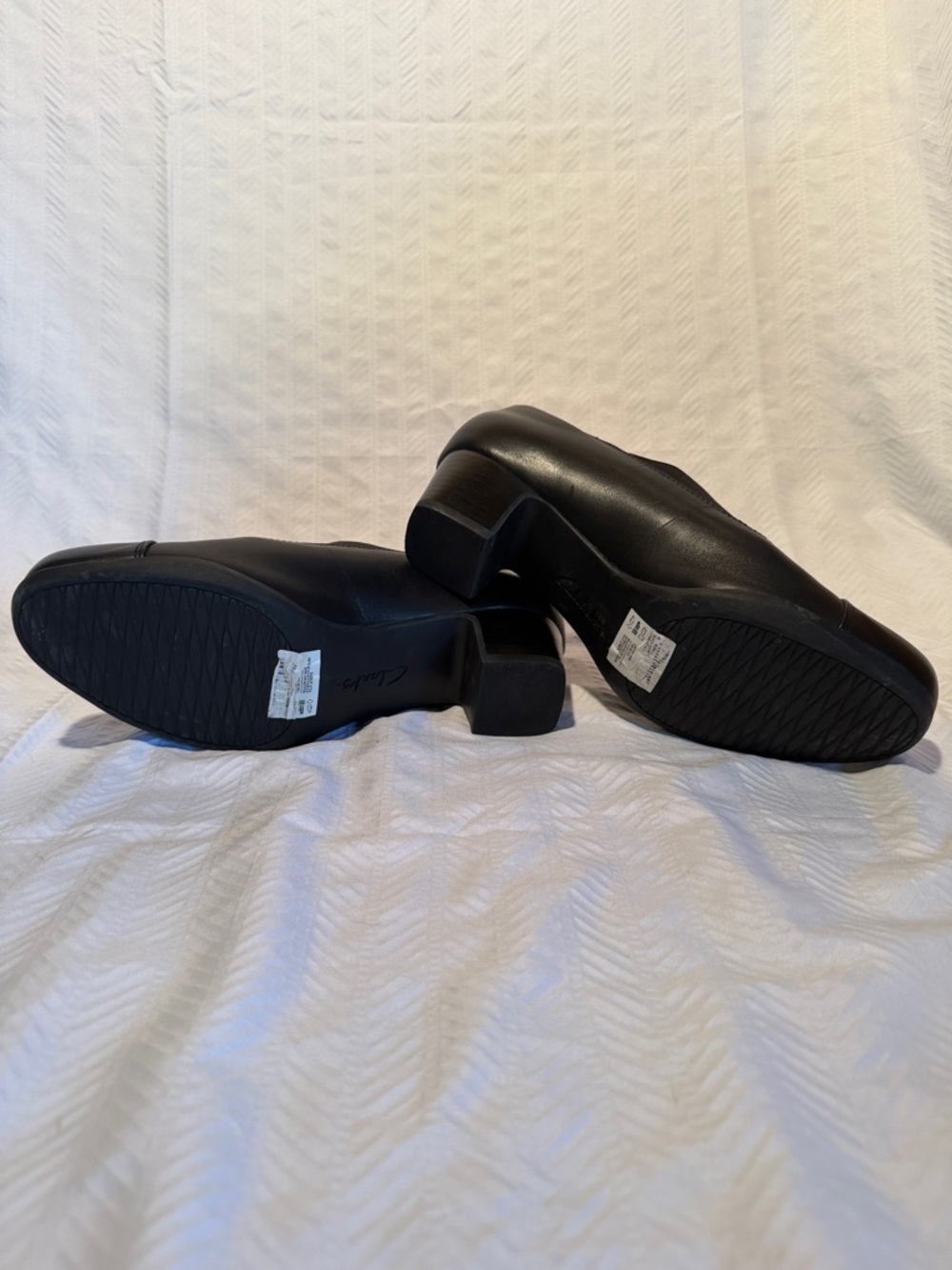 Clarks Black Women's Low Heel Slip-On Pumps - Picture 3 of 5